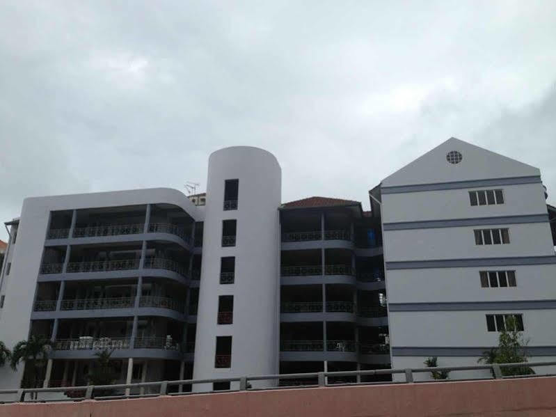 Perdana Serviced Apartment & Resorts Padang Mat Sirat Dış mekan fotoğraf